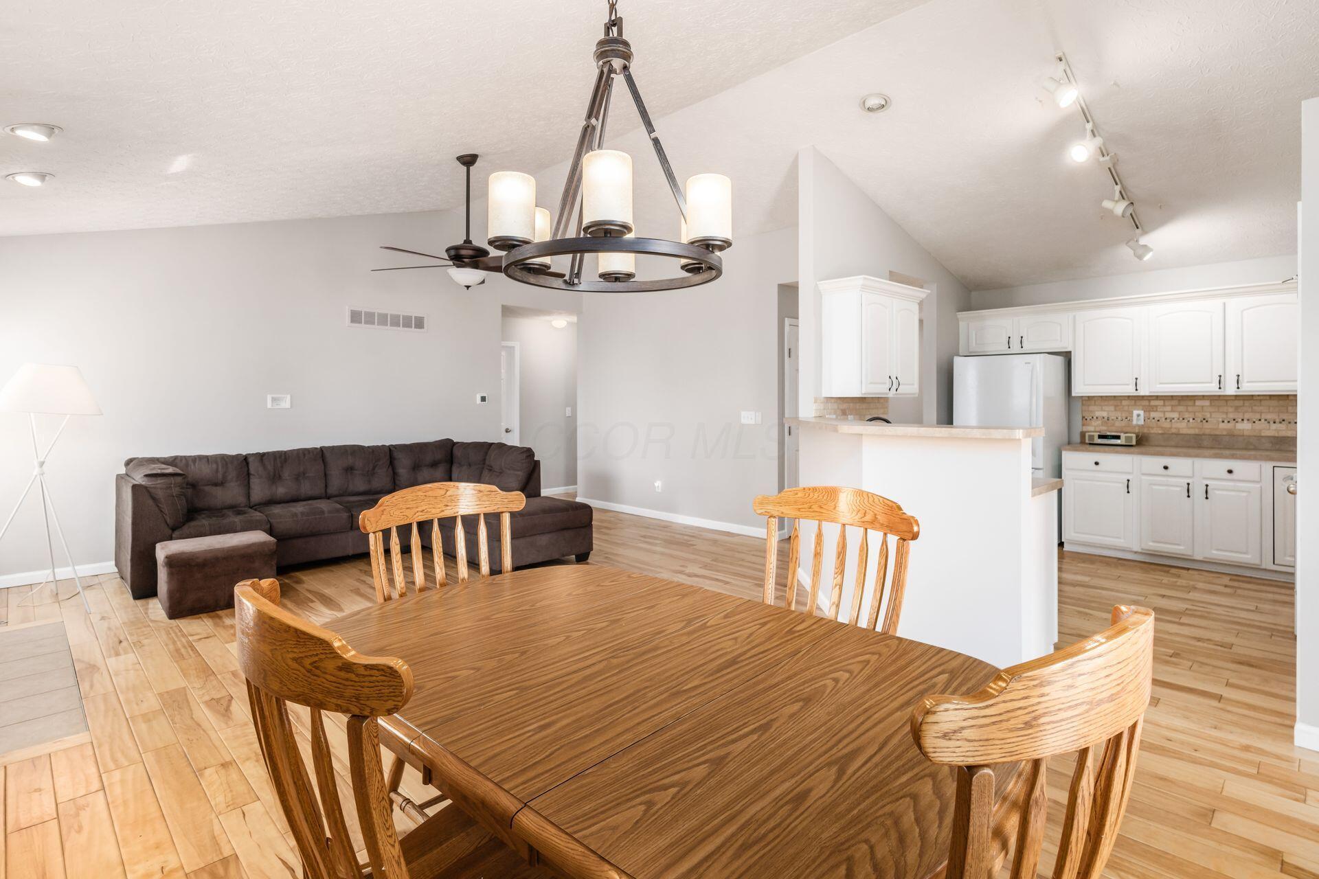 5974 Goldstone Drive, Grove City, Ohio image 10