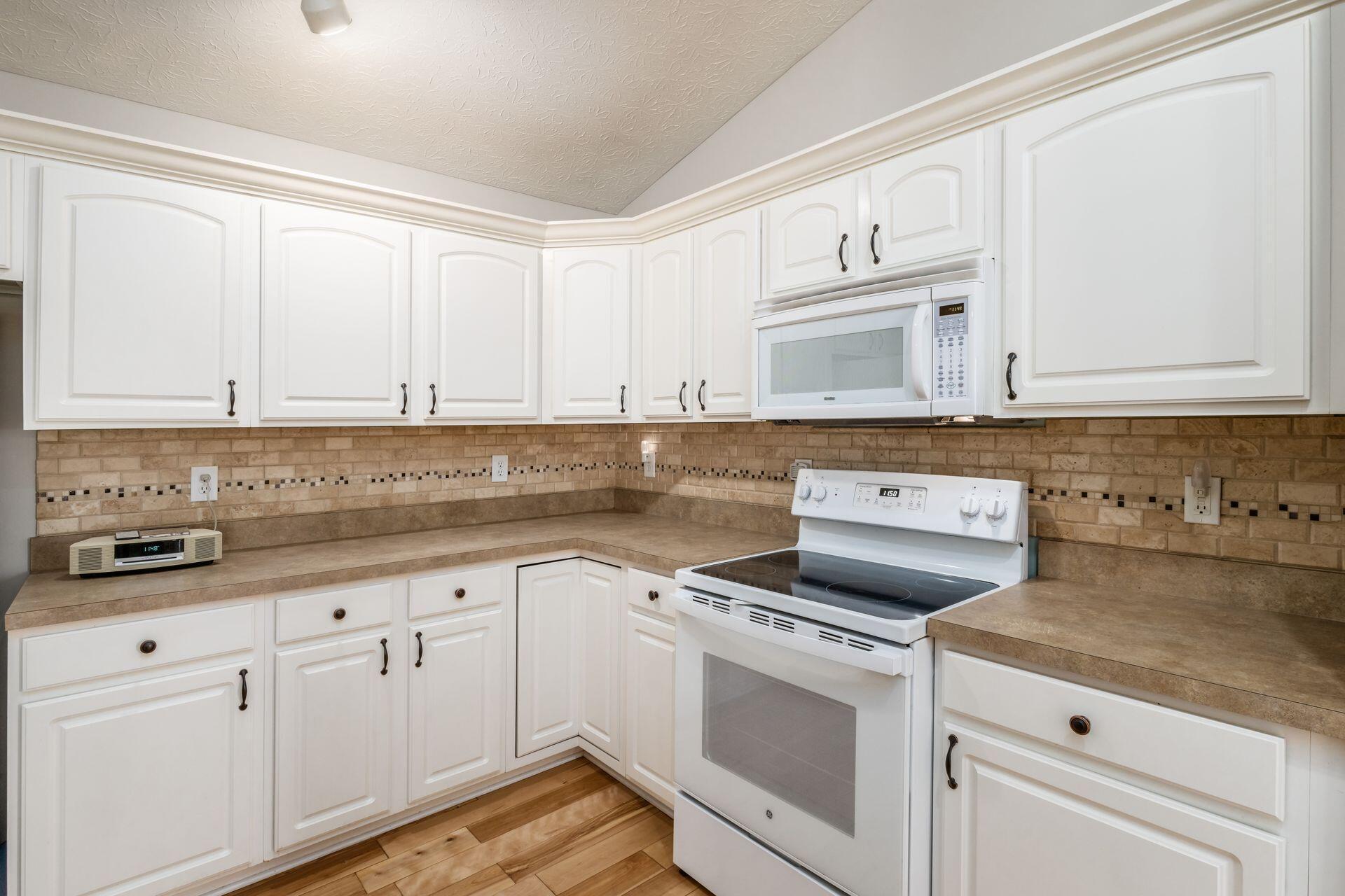 5974 Goldstone Drive, Grove City, Ohio image 7