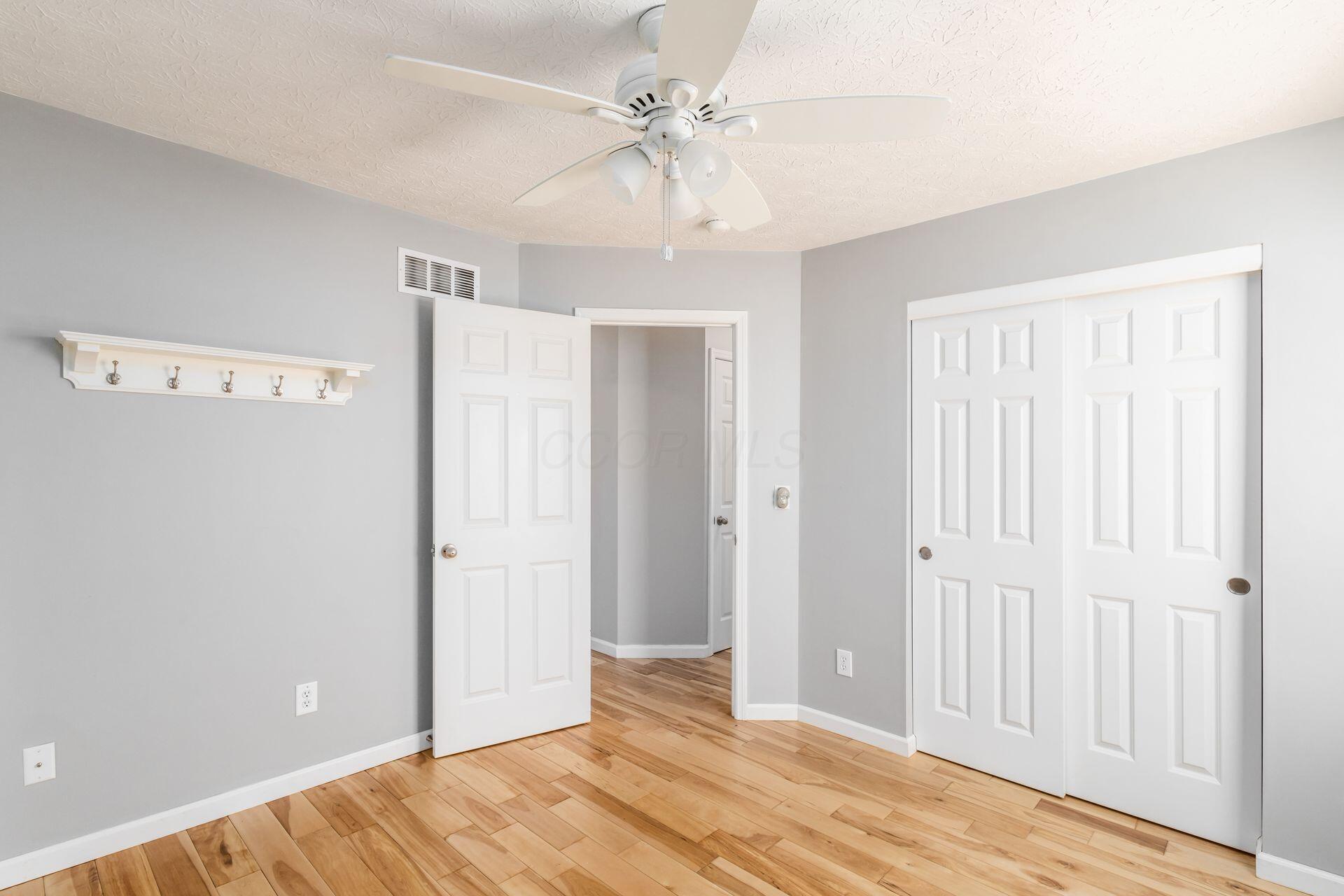 5974 Goldstone Drive, Grove City, Ohio image 23