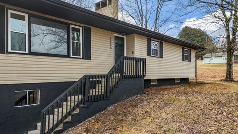 Tiny photo for 4338 Briarcliff Road, Nashport, OH 43830 (MLS # 226002522)