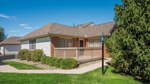 Photo of 4274 Strattford Circle E, Zanesville, OH 43701 (MLS # 226036909)