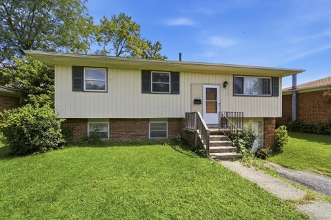 Photo of 2110 Wadsworth Drive, Columbus, OH 43232 (MLS # 226033261)