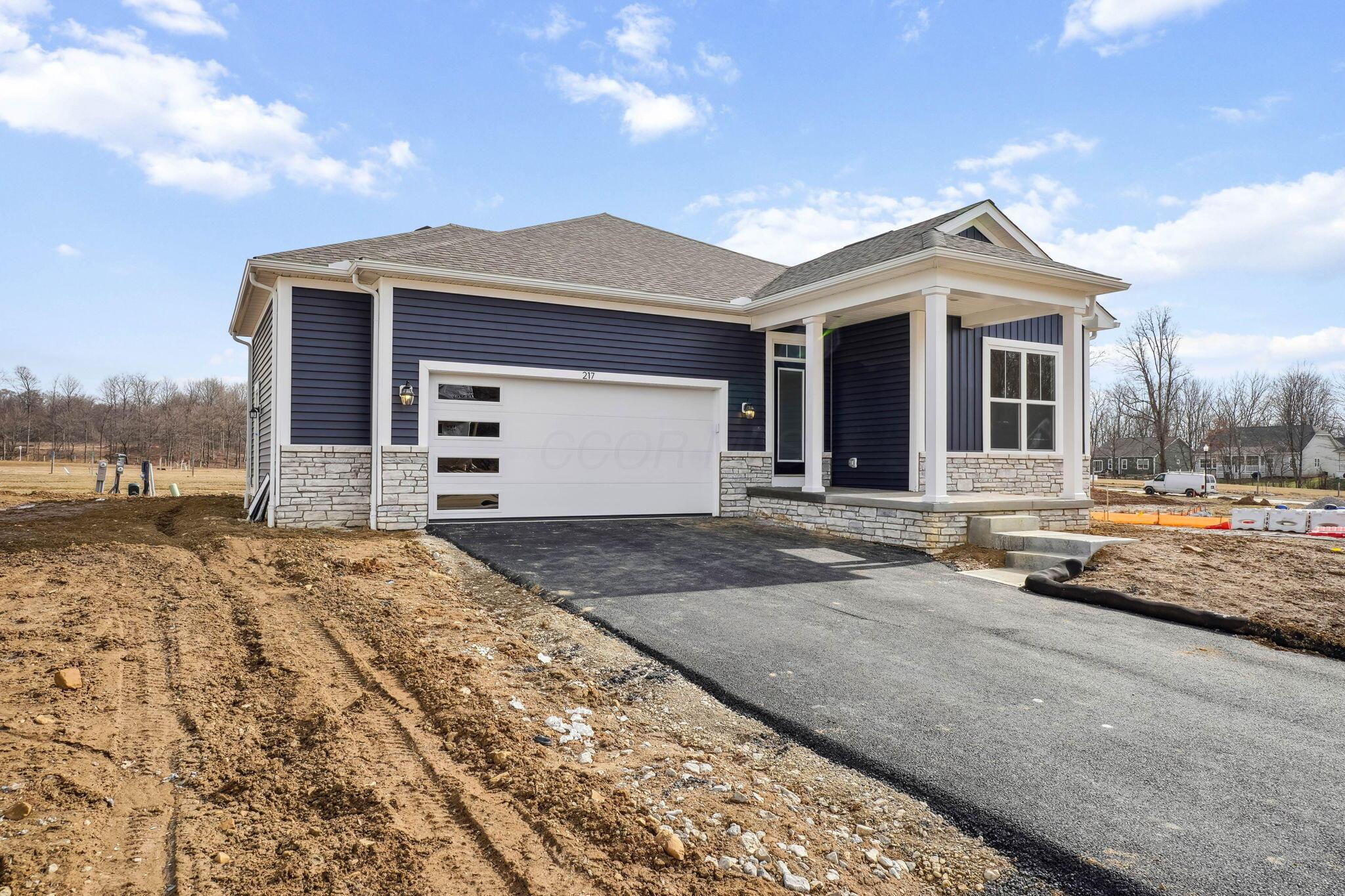 217 Isleta Drive, Pataskala, Ohio image 3
