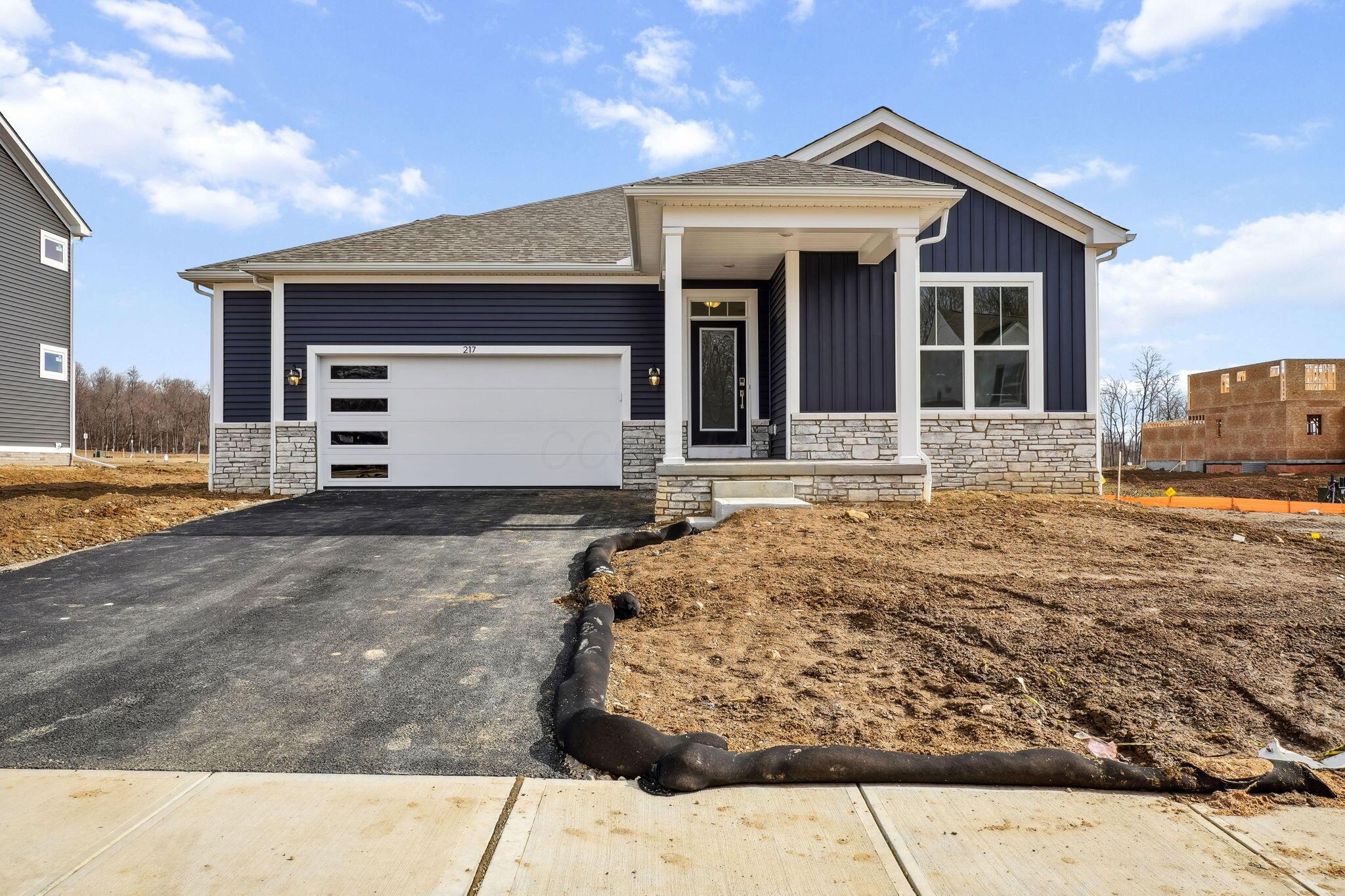 217 Isleta Drive, Pataskala, Ohio image 1