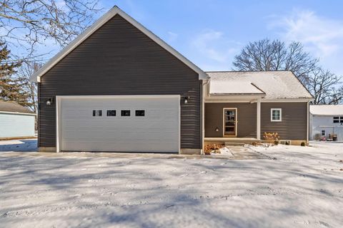 Photo of 2465 S County Road 19, Tiffin, OH 44883 (MLS # 226004186)