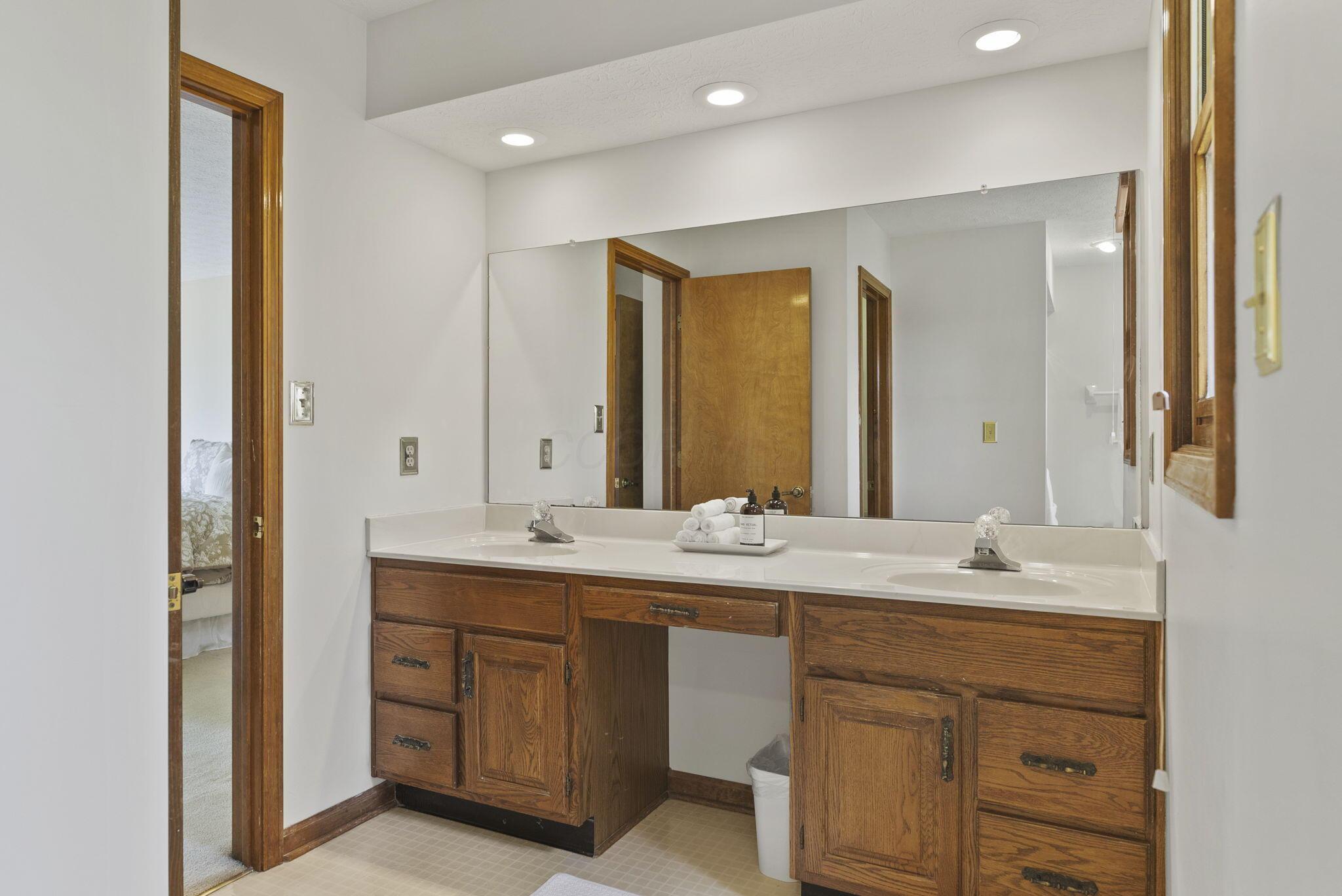 8538 Chateau Drive, Pickerington, Ohio image 43