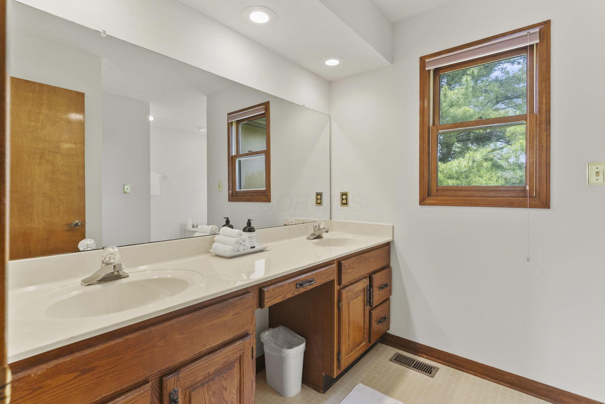 8538 Chateau Drive, Pickerington, Ohio image 42