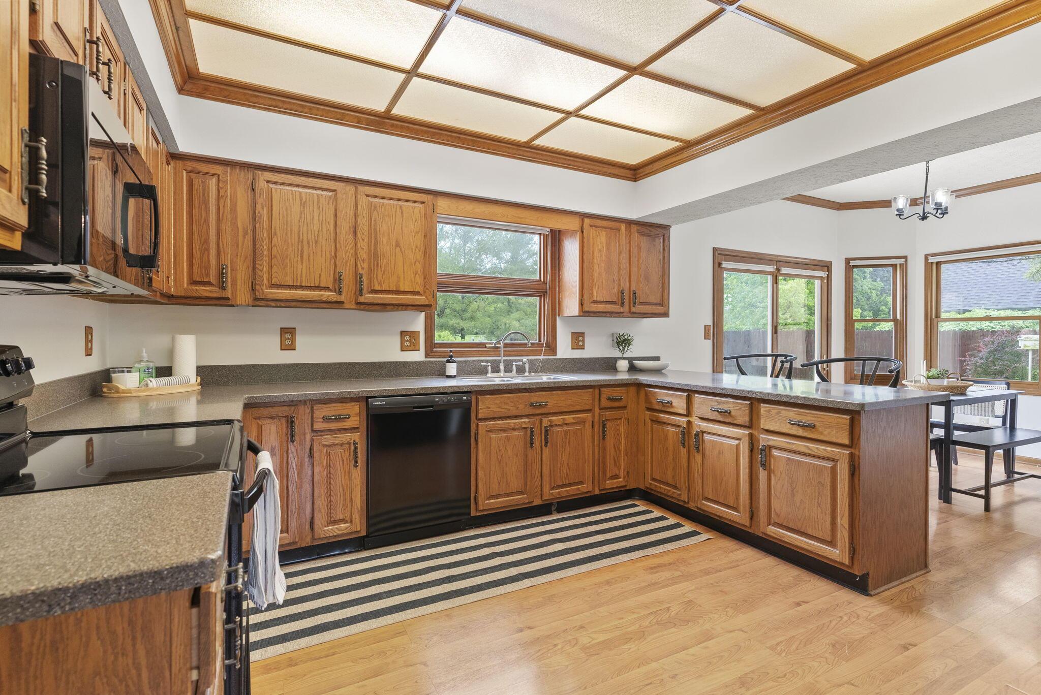 8538 Chateau Drive, Pickerington, Ohio image 24