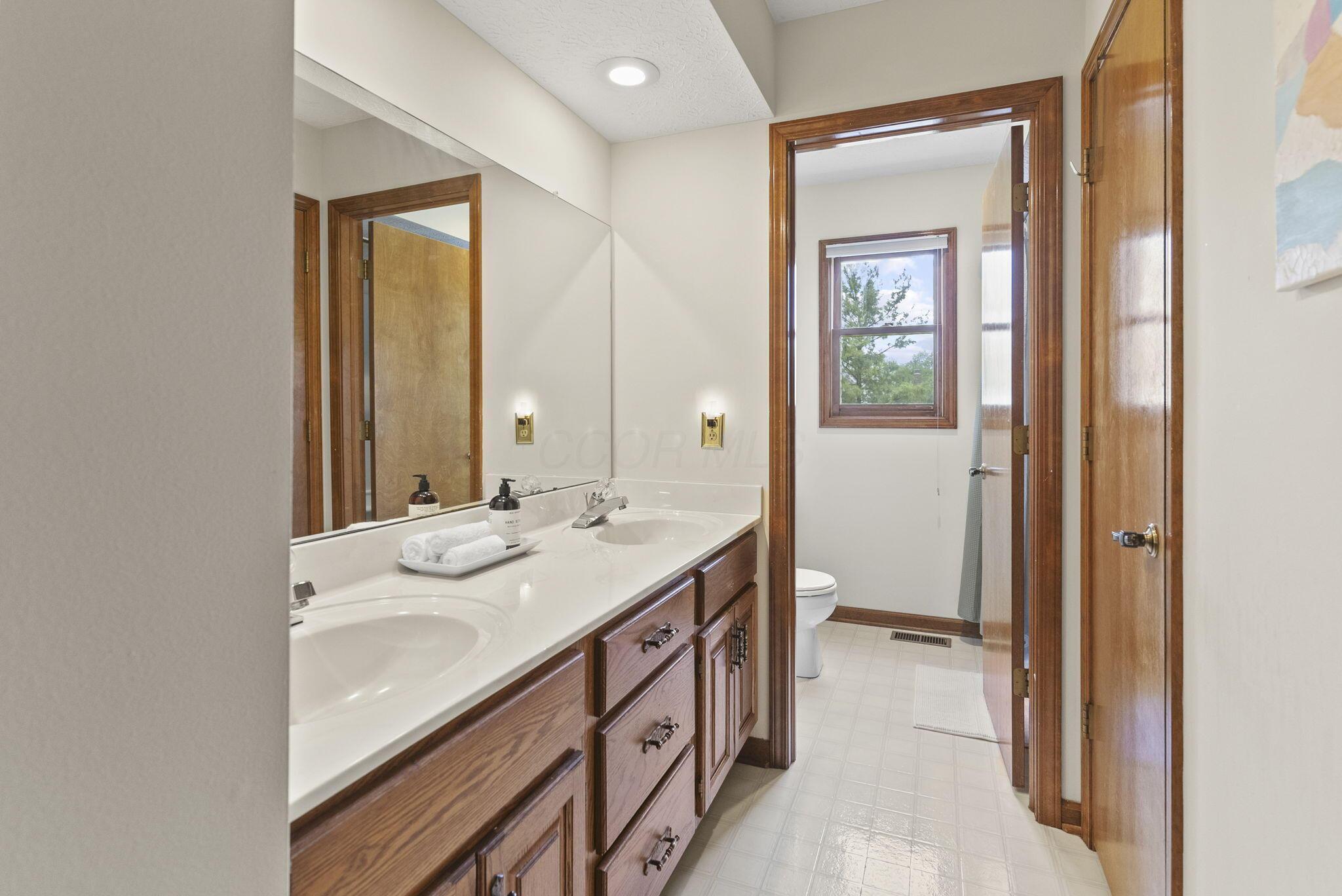 8538 Chateau Drive, Pickerington, Ohio image 47