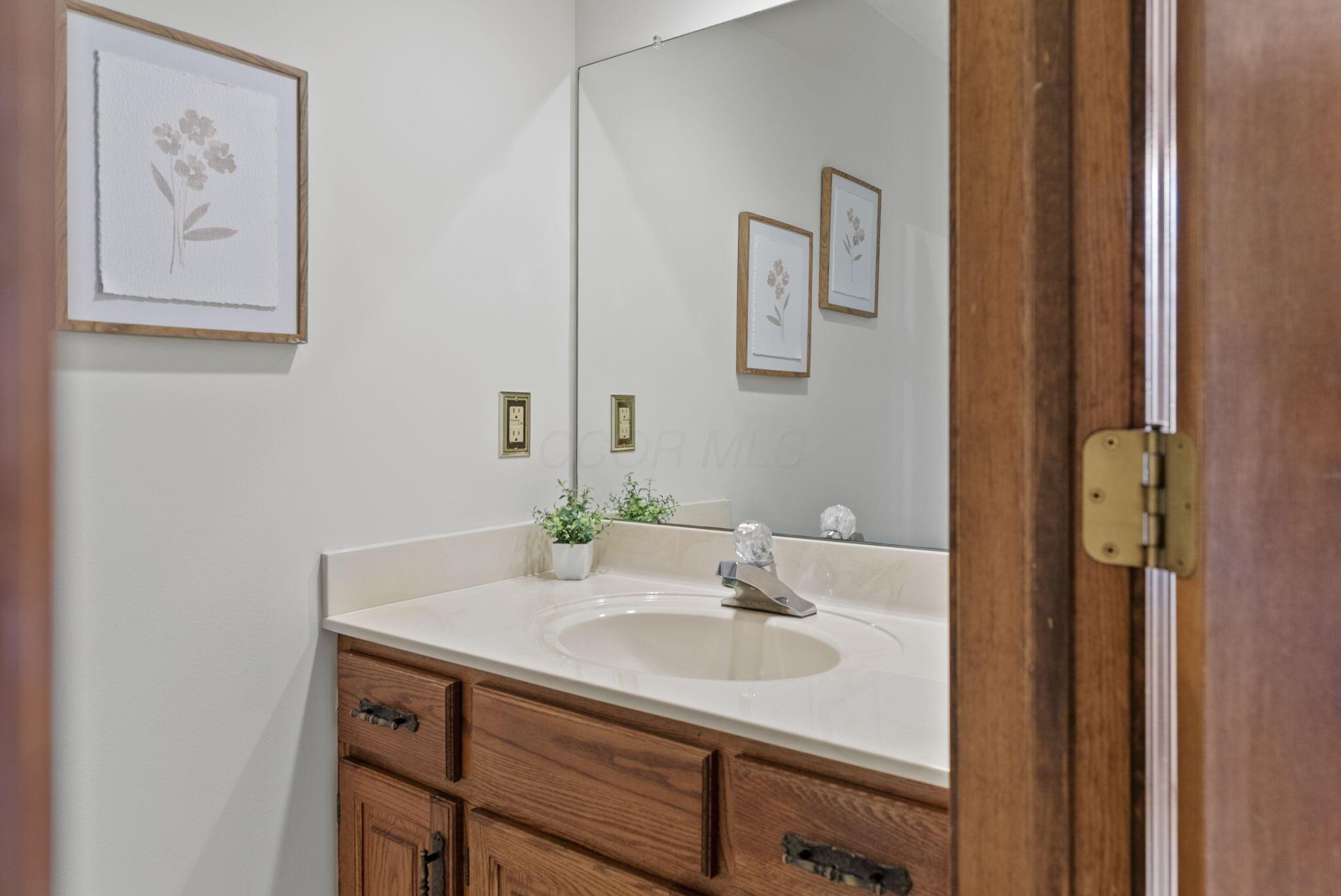 8538 Chateau Drive, Pickerington, Ohio image 27