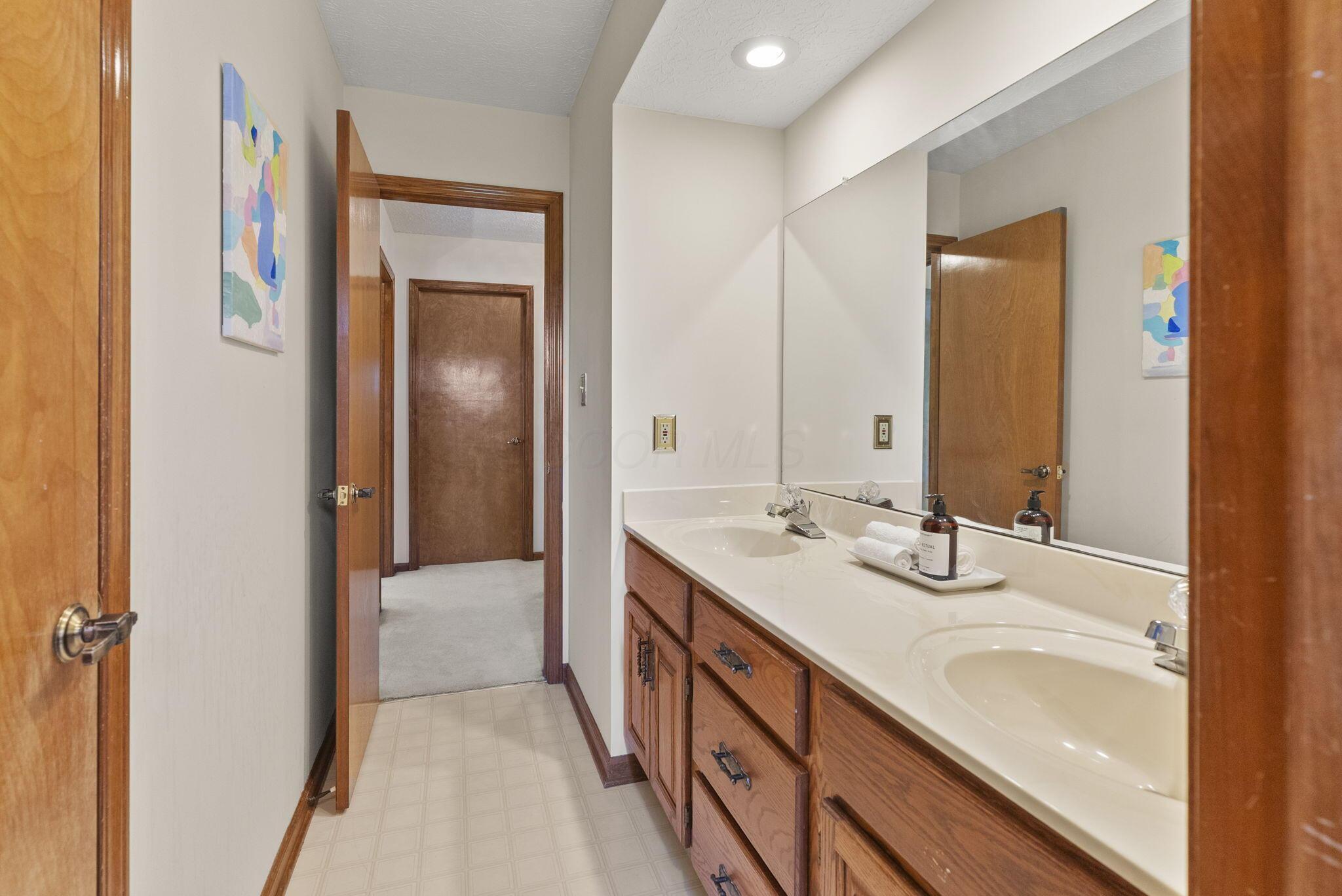 8538 Chateau Drive, Pickerington, Ohio image 48