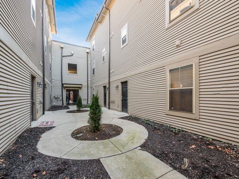 Tiny photo for 46 W Russell Street, Columbus, OH 43215 (MLS # 225040978)