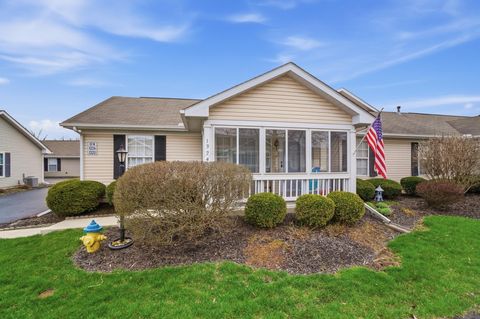 Photo of 1324 Hillview Circle W, Newark, OH 43055 (MLS # 226009270)