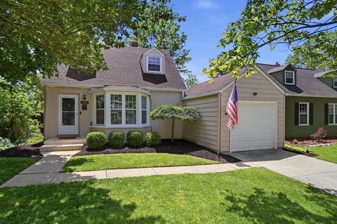 Photo of 539 Colonial Avenue, Worthington, OH 43085 (MLS # 226019127)