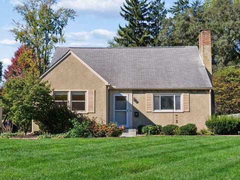Photo of 2593 Westmont Boulevard, Columbus, OH 43221 (MLS # 226039842)