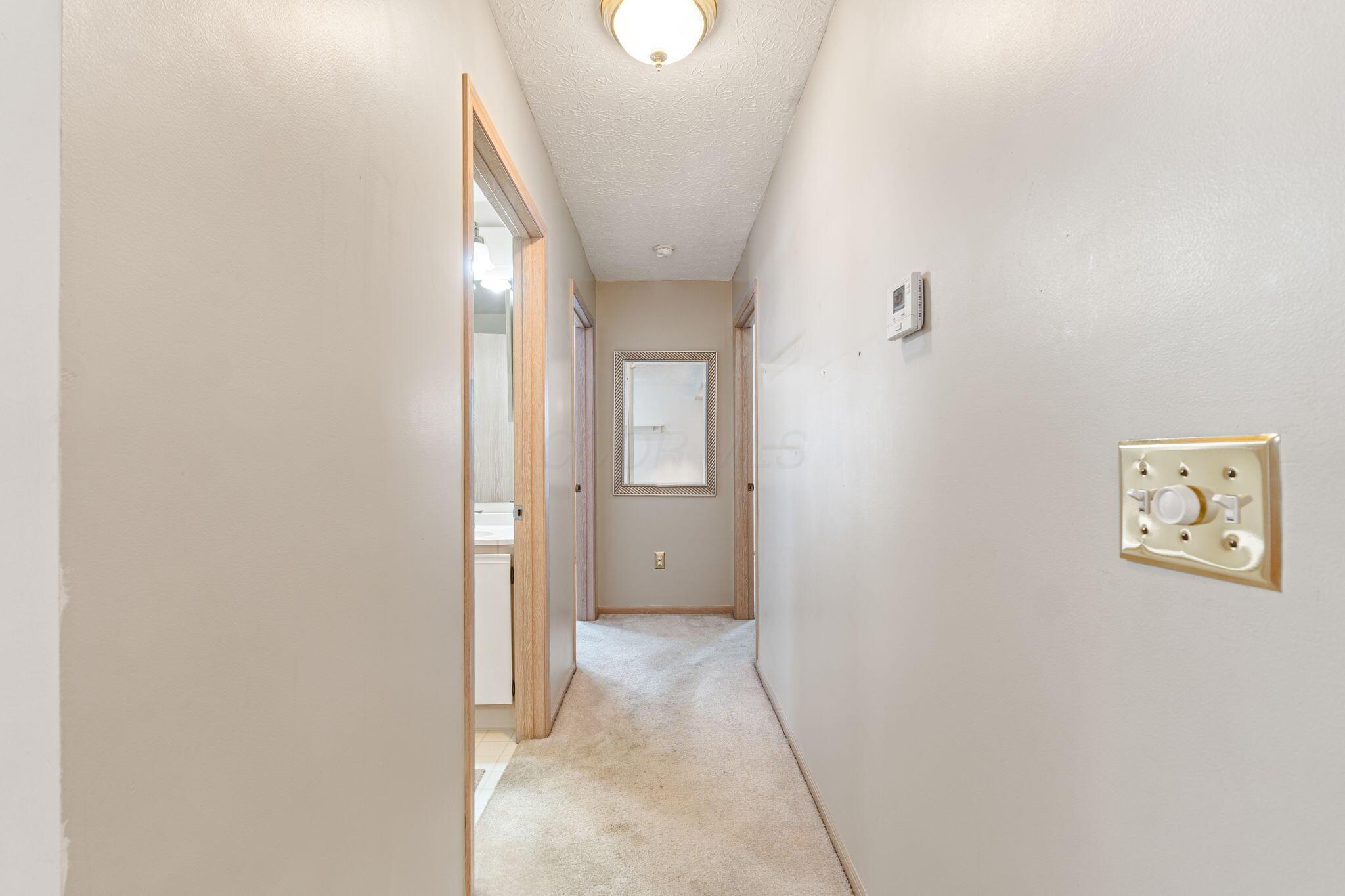 5806 Willow Lake Drive, Grove City, Ohio image 14