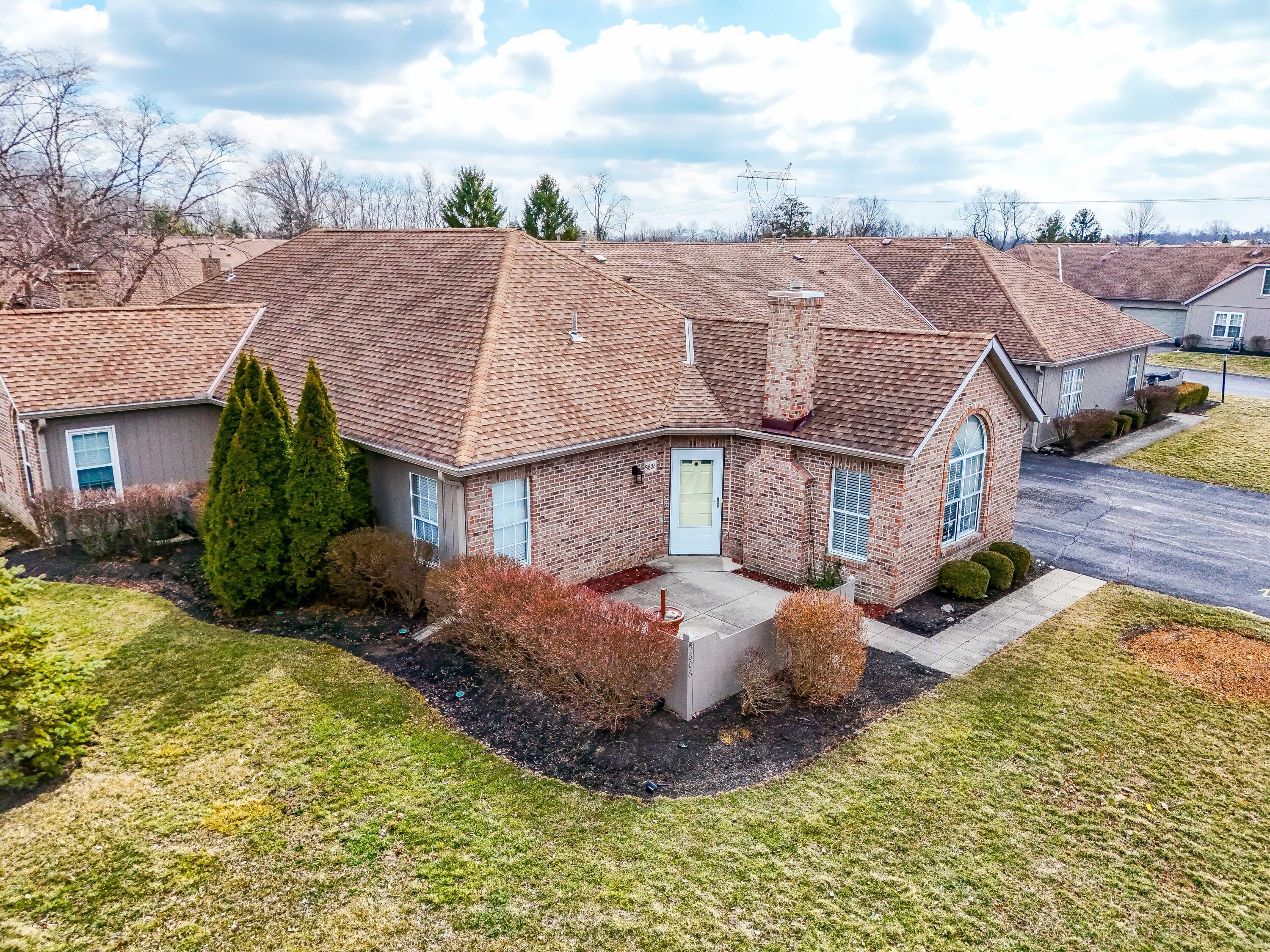 5806 Willow Lake Drive, Grove City, Ohio image 1