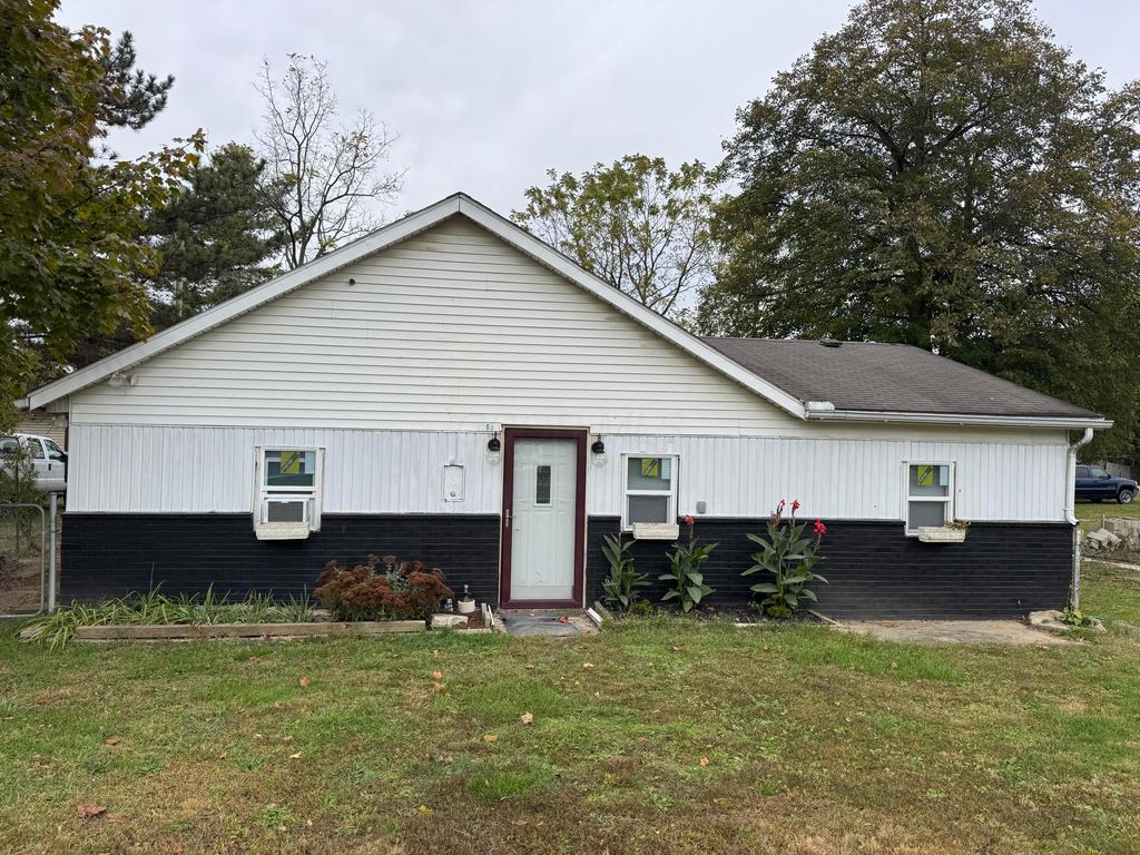 Photo for 9163 Chillicothe Lancaster Road SW, Amanda, OH 43102 (MLS # 225040599)