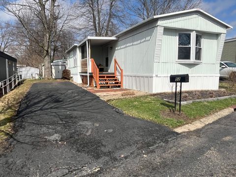 Photo of 52 Estates Lane, Reynoldsburg, OH 43068 (MLS # 226006542)