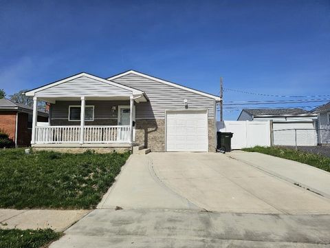 Photo of 115 S Weyant Avenue, Columbus, OH 43213 (MLS # 226000838)