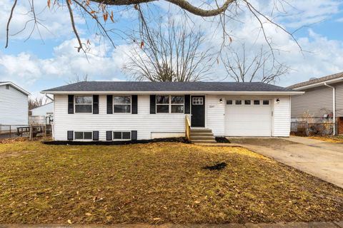 Photo of 3247 Winding Creek Drive, Columbus, OH 43223 (MLS # 226006315)