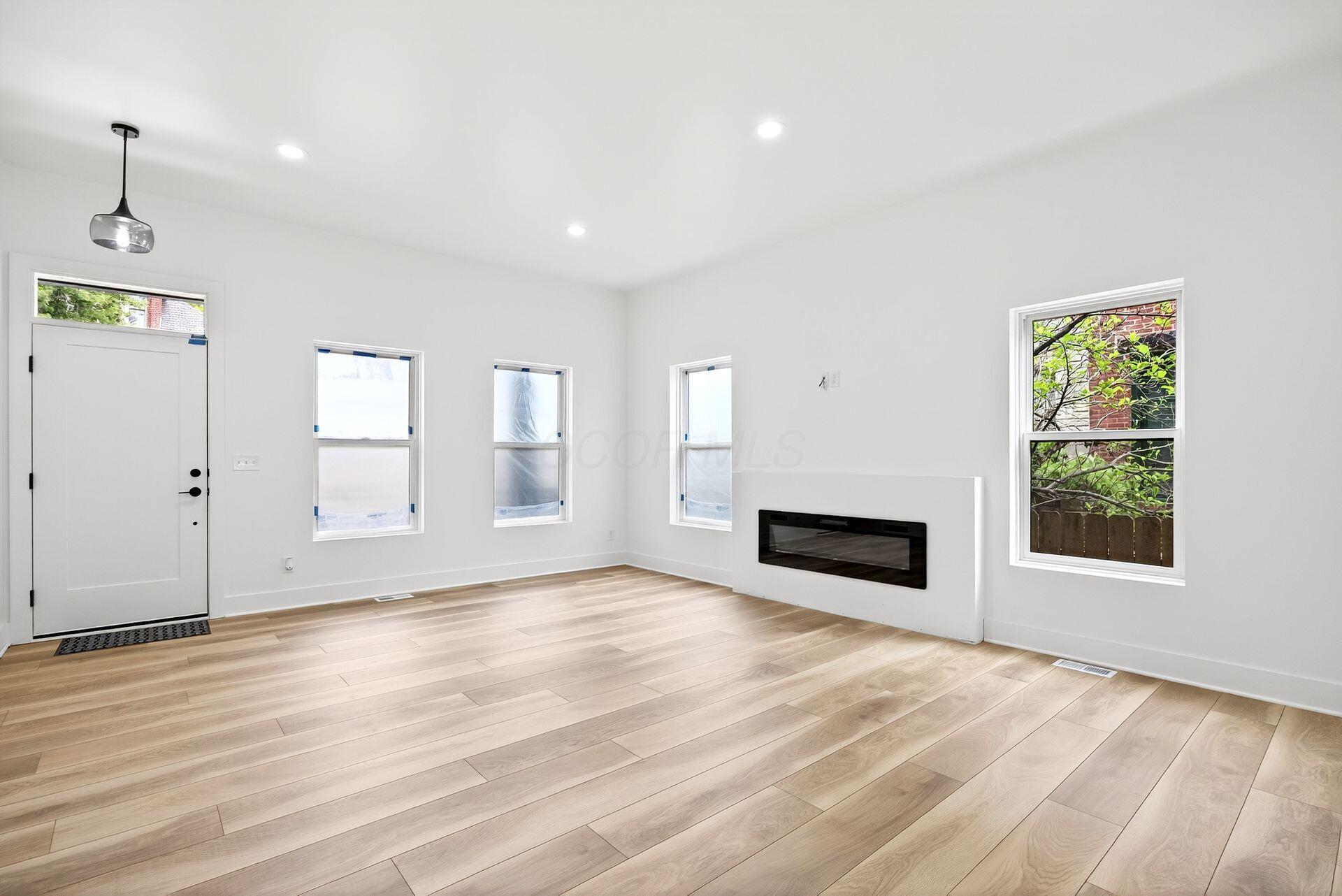 Columbus, Ohio 43205, United States, 3 Bedrooms Bedrooms, ,4 BathroomsBathrooms,Residential,Active,206553