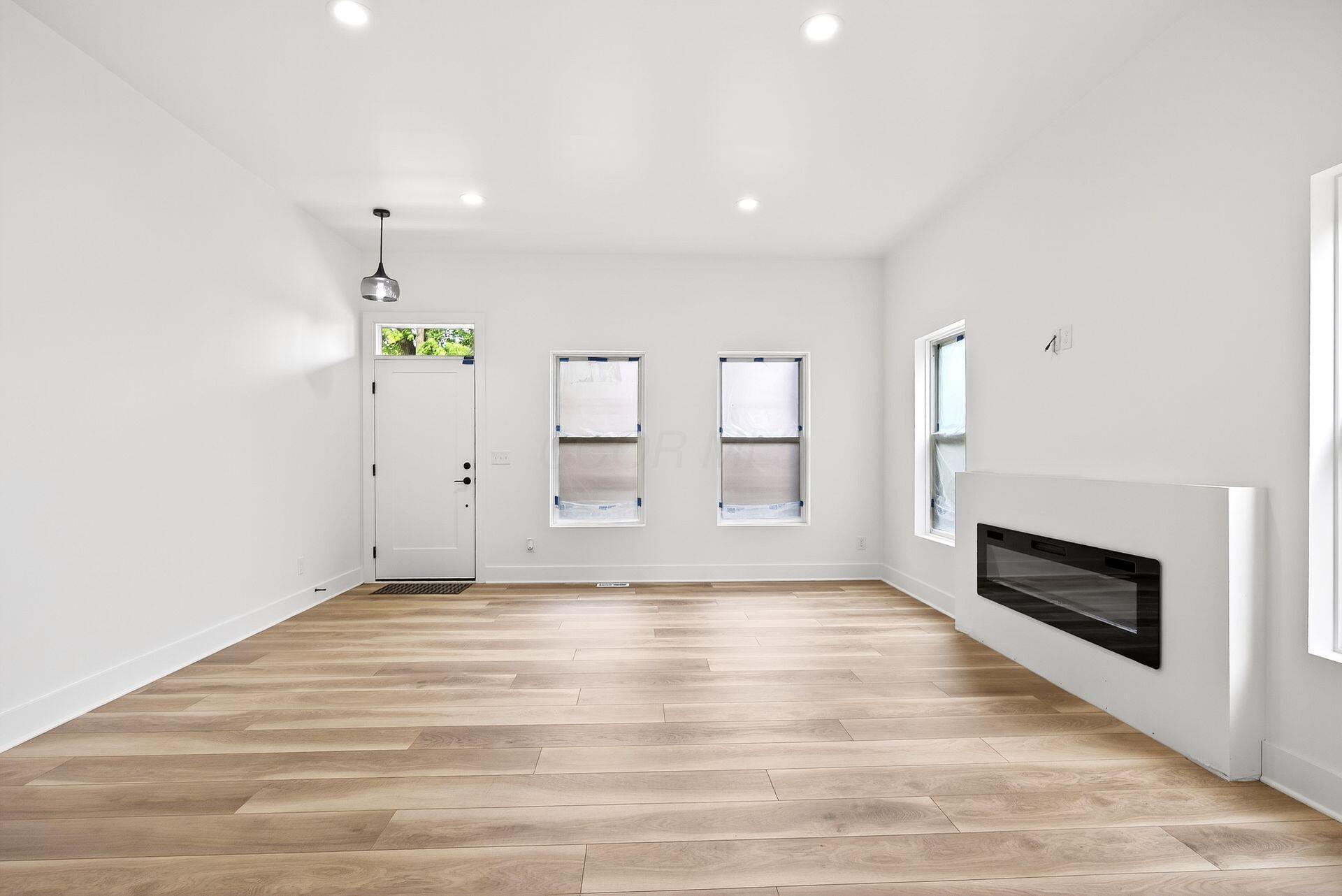 Columbus, Ohio 43205, United States, 3 Bedrooms Bedrooms, ,4 BathroomsBathrooms,Residential,Active,206553