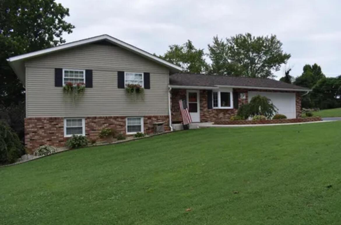 103 Elizabeth Drive, Hillsboro, Ohio image 2