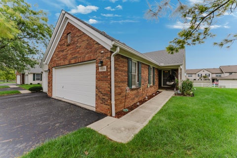 Tiny photo for 1010 Acorn Bay Drive, Galloway, OH 43119 (MLS # 226036537)