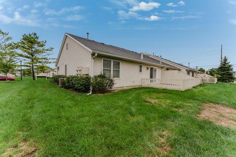 Tiny photo for 1010 Acorn Bay Drive, Galloway, OH 43119 (MLS # 226036537)