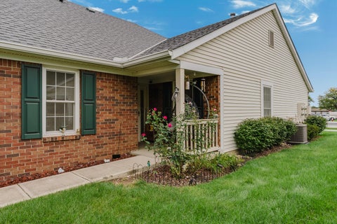 Tiny photo for 1010 Acorn Bay Drive, Galloway, OH 43119 (MLS # 226036537)