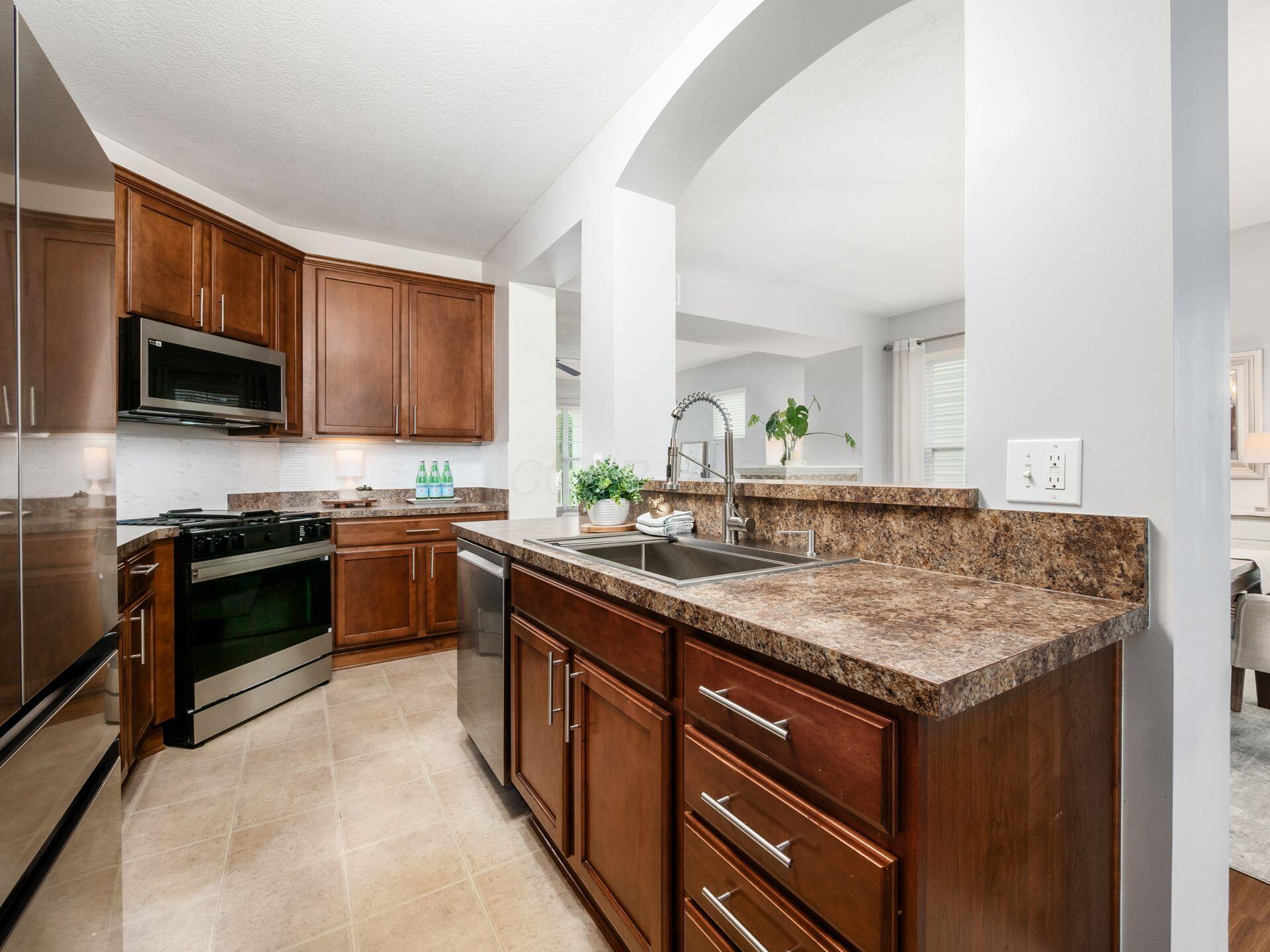 7879 Ashenden Drive, Blacklick, Ohio image 10