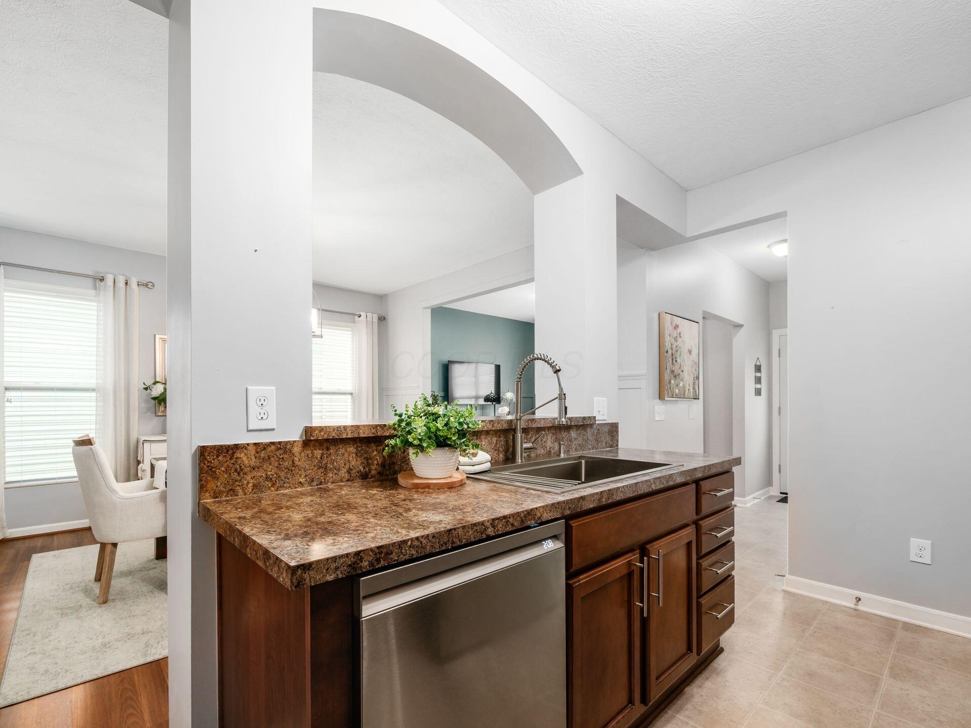 7879 Ashenden Drive, Blacklick, Ohio image 12