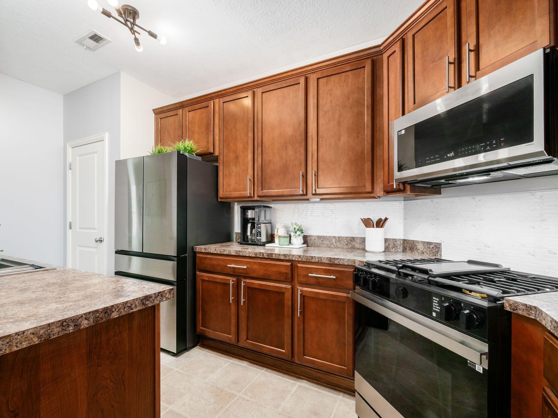 7879 Ashenden Drive, Blacklick, Ohio image 11