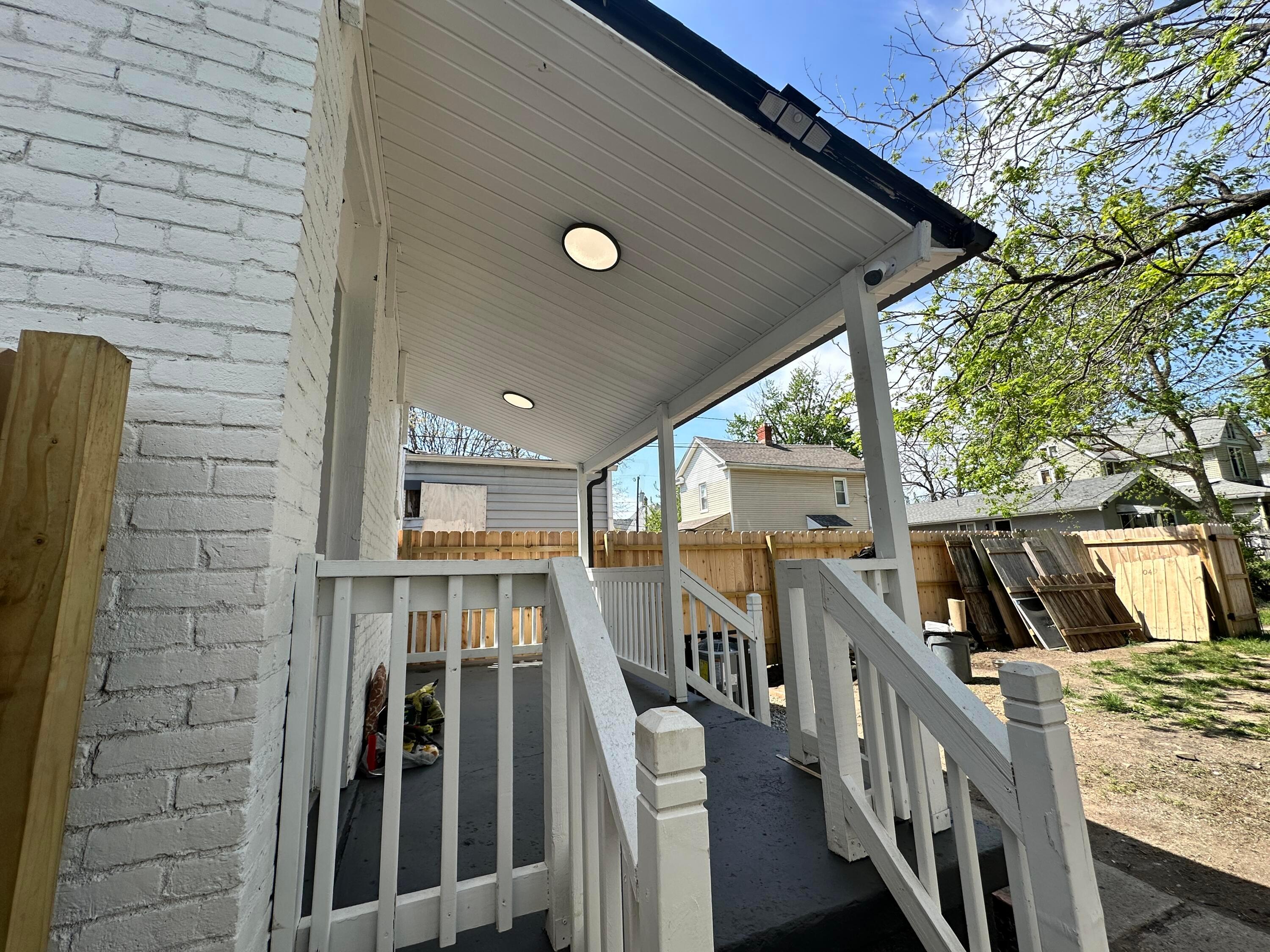 38 E Innis Avenue