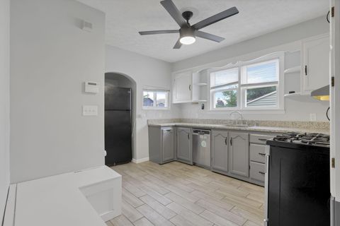 Tiny photo for 438 Clarendon Street, Newark, OH 43055 (MLS # 225044716)