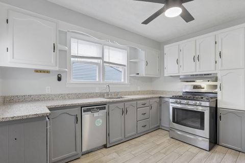 Tiny photo for 438 Clarendon Street, Newark, OH 43055 (MLS # 225044716)