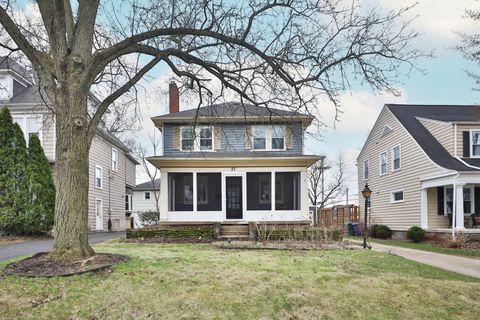 Photo of 27 E Dunedin Road, Columbus, OH 43214 (MLS # 226007136)