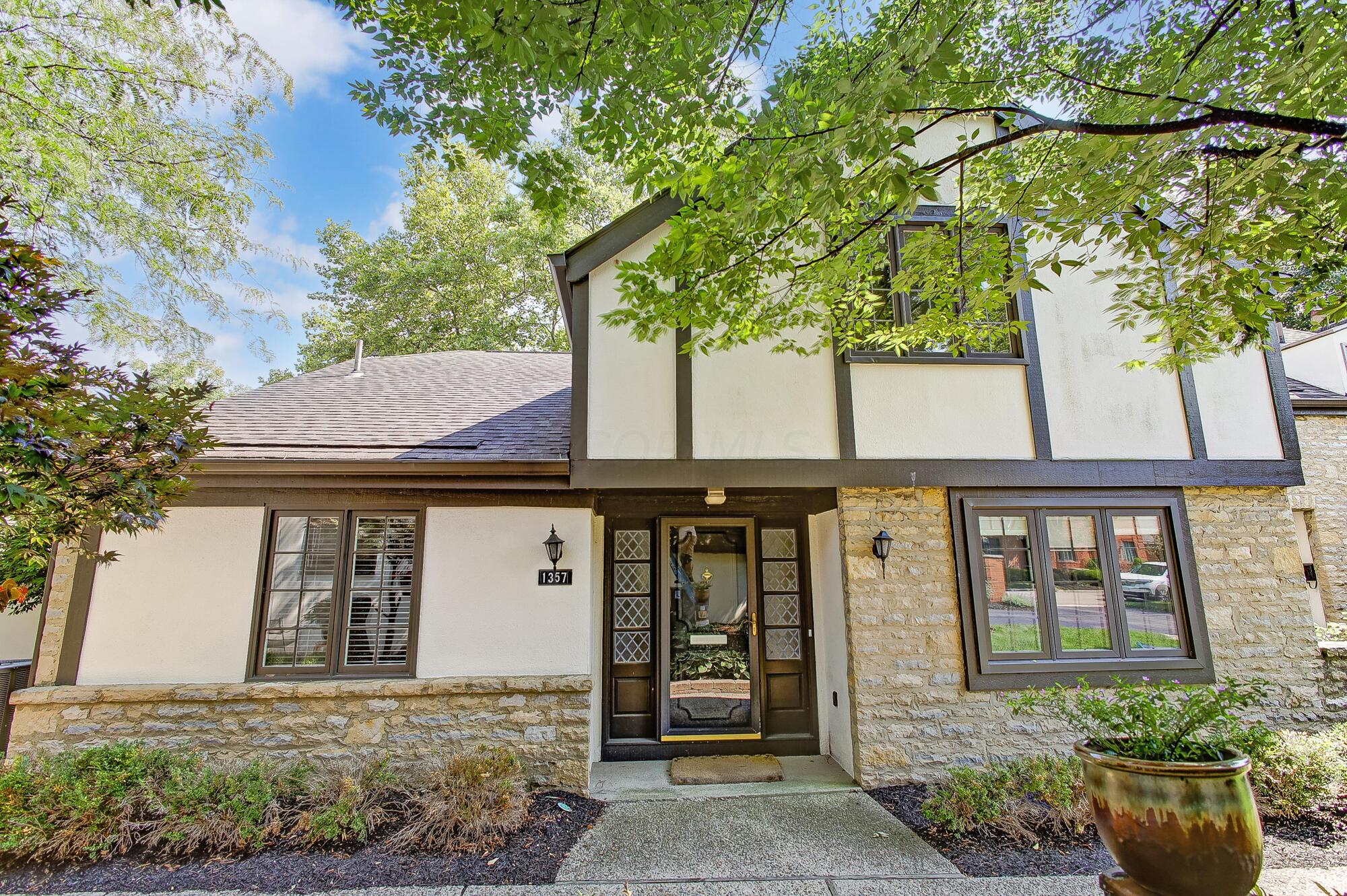 View Upper Arlington, OH 43221 condo