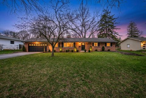 Photo of 4370 Harborough Road, Columbus, OH 43220 (MLS # 226008938)