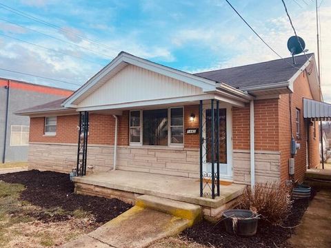 Photo of 1442 E Chestnut Street, Lancaster, OH 43130 (MLS # 225046359)