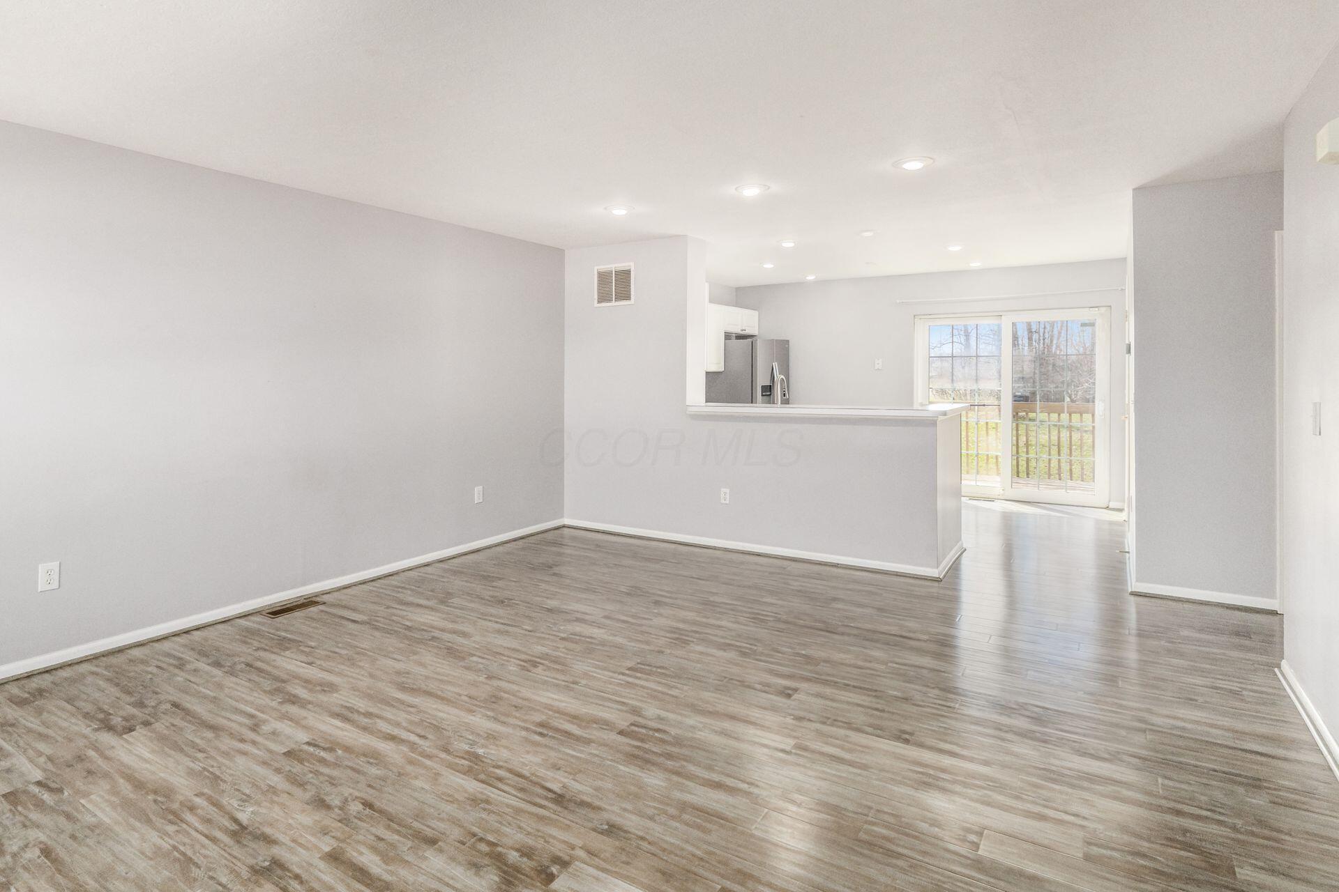 1077 Shady Lake Drive, Columbus, Ohio image 6