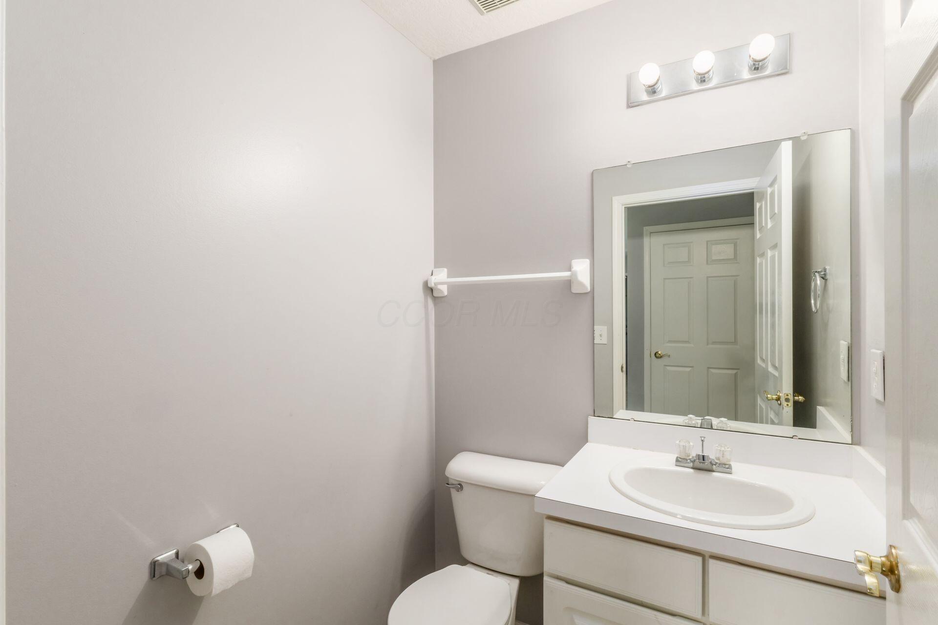 1077 Shady Lake Drive, Columbus, Ohio image 17