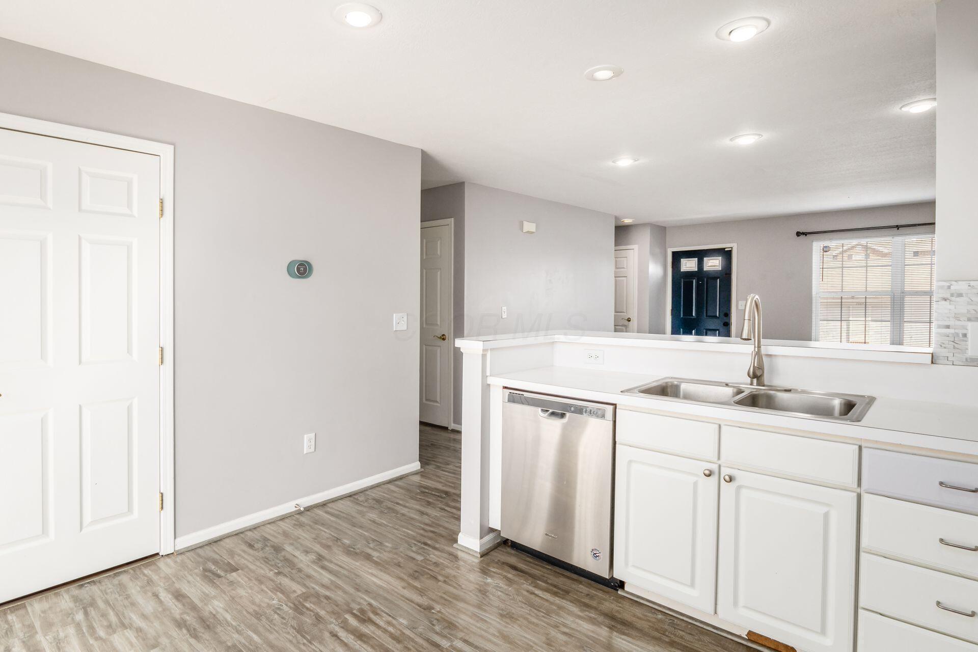 1077 Shady Lake Drive, Columbus, Ohio image 13