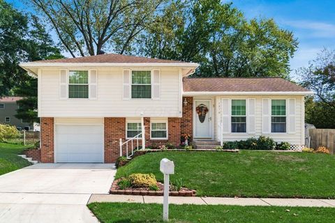Photo of 1370 Crestview Street, Reynoldsburg, OH 43068 (MLS # 225036561) Photo of 1370 Crestview Street, Reynoldsburg, OH 43068 (MLS # 225036561)