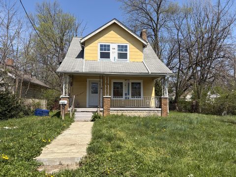 Photo of 2052 Fern Place, Columbus, OH 43211 (MLS # 226011367)