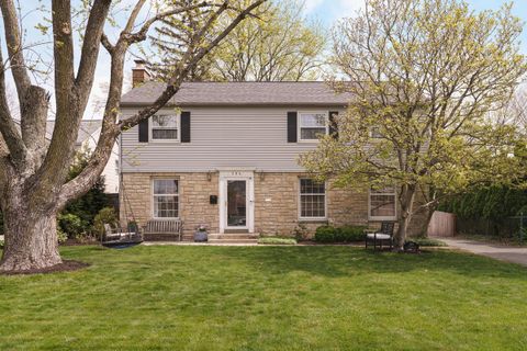 Photo of 284 S Stanwood Road, Columbus, OH 43209 (MLS # 226012299)