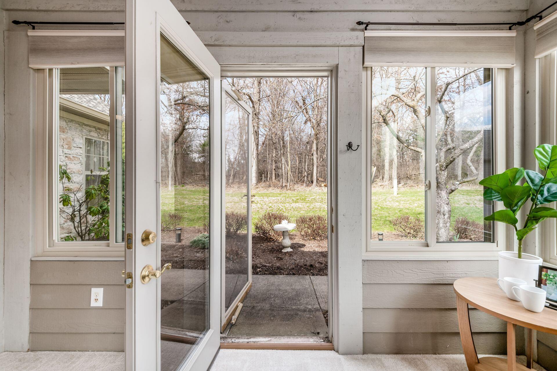 5615 Meadowood Lane, Westerville, Ohio image 12