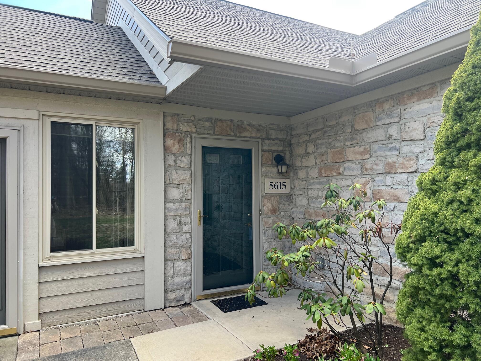 5615 Meadowood Lane, Westerville, Ohio image 3