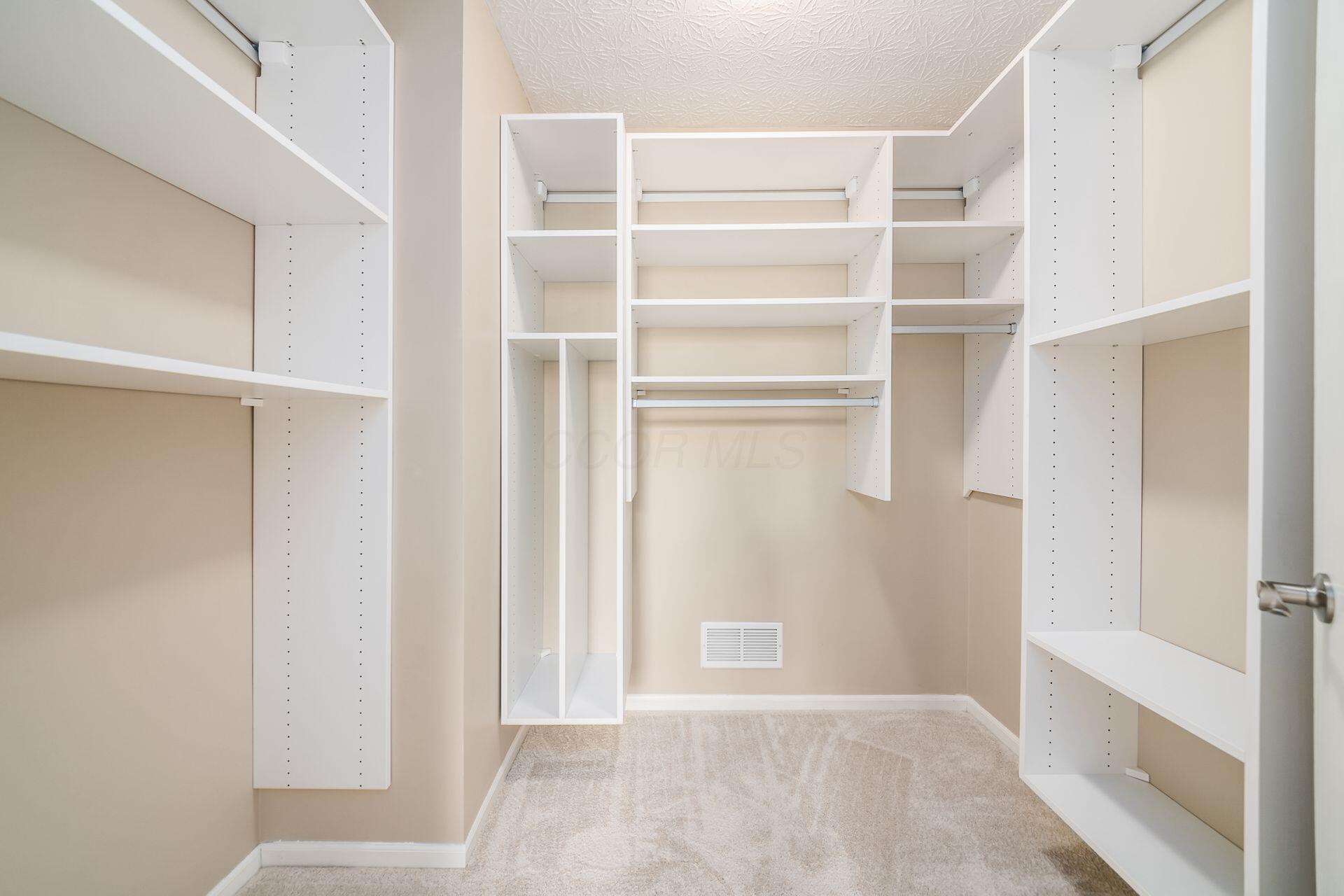 5615 Meadowood Lane, Westerville, Ohio image 32